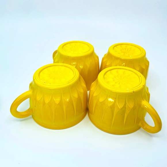 Set of 8 Vintage Jeannette “Slick & Sassy” Green & Yellow Punch Bowl Cups (6 oz) - Picture 2 of 16